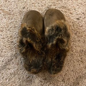 Restoration Hardware faux fur slipper S/M